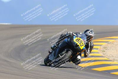 media/Oct-09-2022-SoCal Trackdays (Sun) [[95640aeeb6]]/Turn 12 (140pm)/